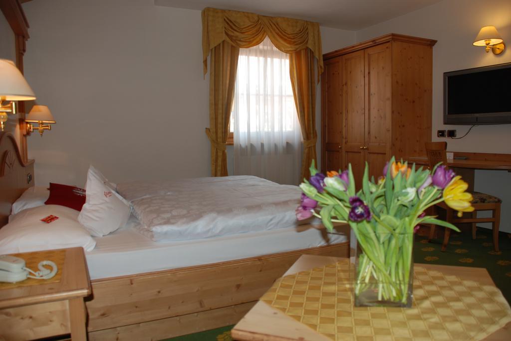 Hotel Flora Selva di Val Gardena Quarto foto