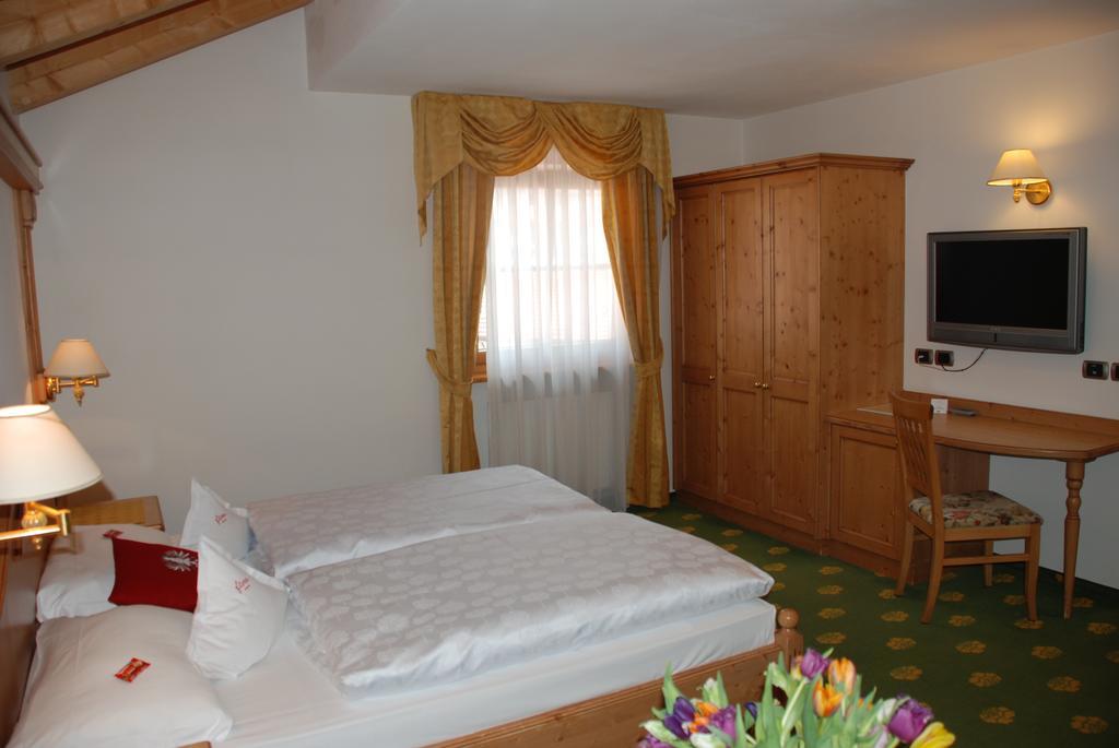 Hotel Flora Selva di Val Gardena Quarto foto