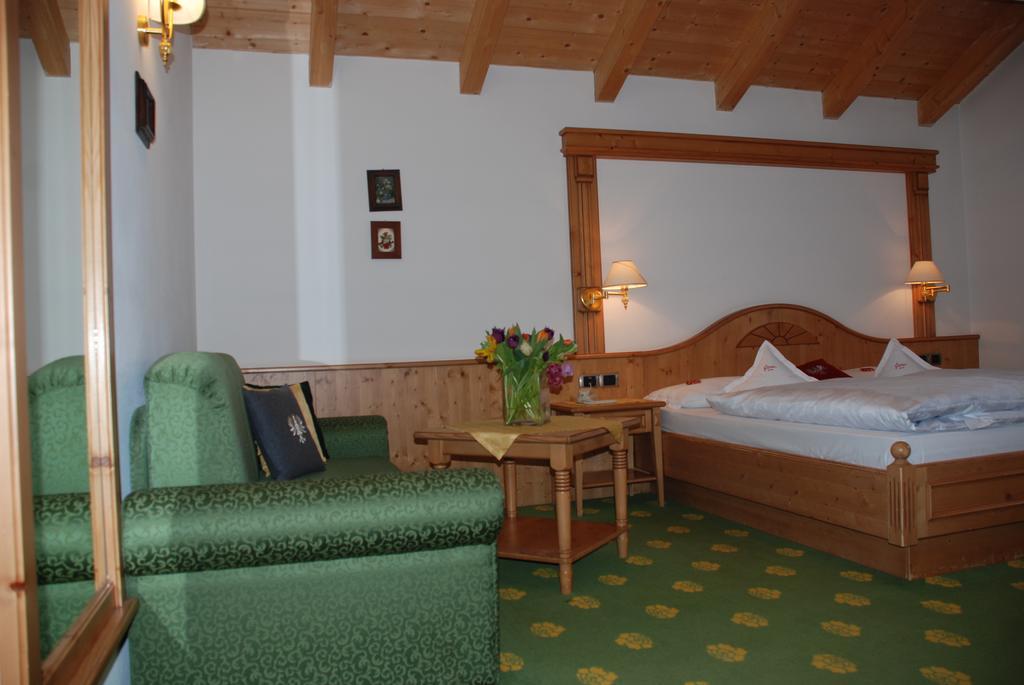 Hotel Flora Selva di Val Gardena Quarto foto