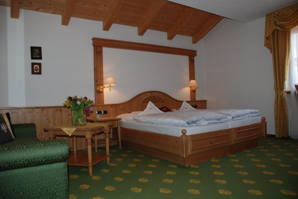 Hotel Flora Selva di Val Gardena Quarto foto