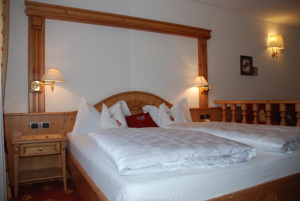Hotel Flora Selva di Val Gardena Quarto foto