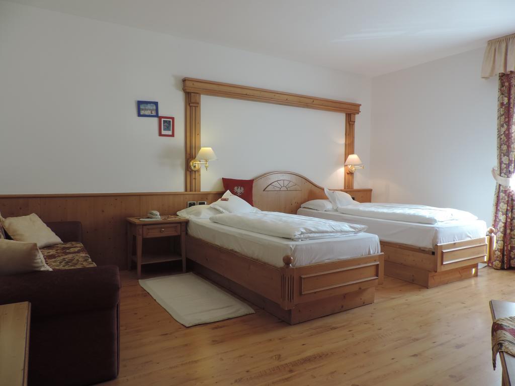Hotel Flora Selva di Val Gardena Quarto foto