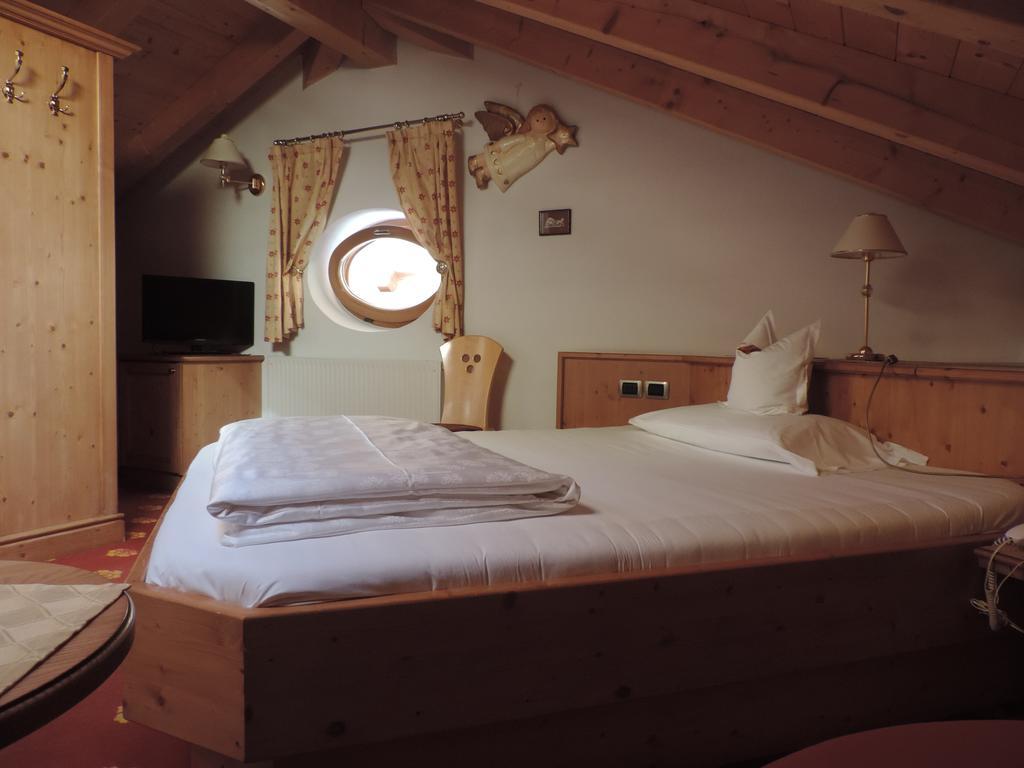 Hotel Flora Selva di Val Gardena Quarto foto
