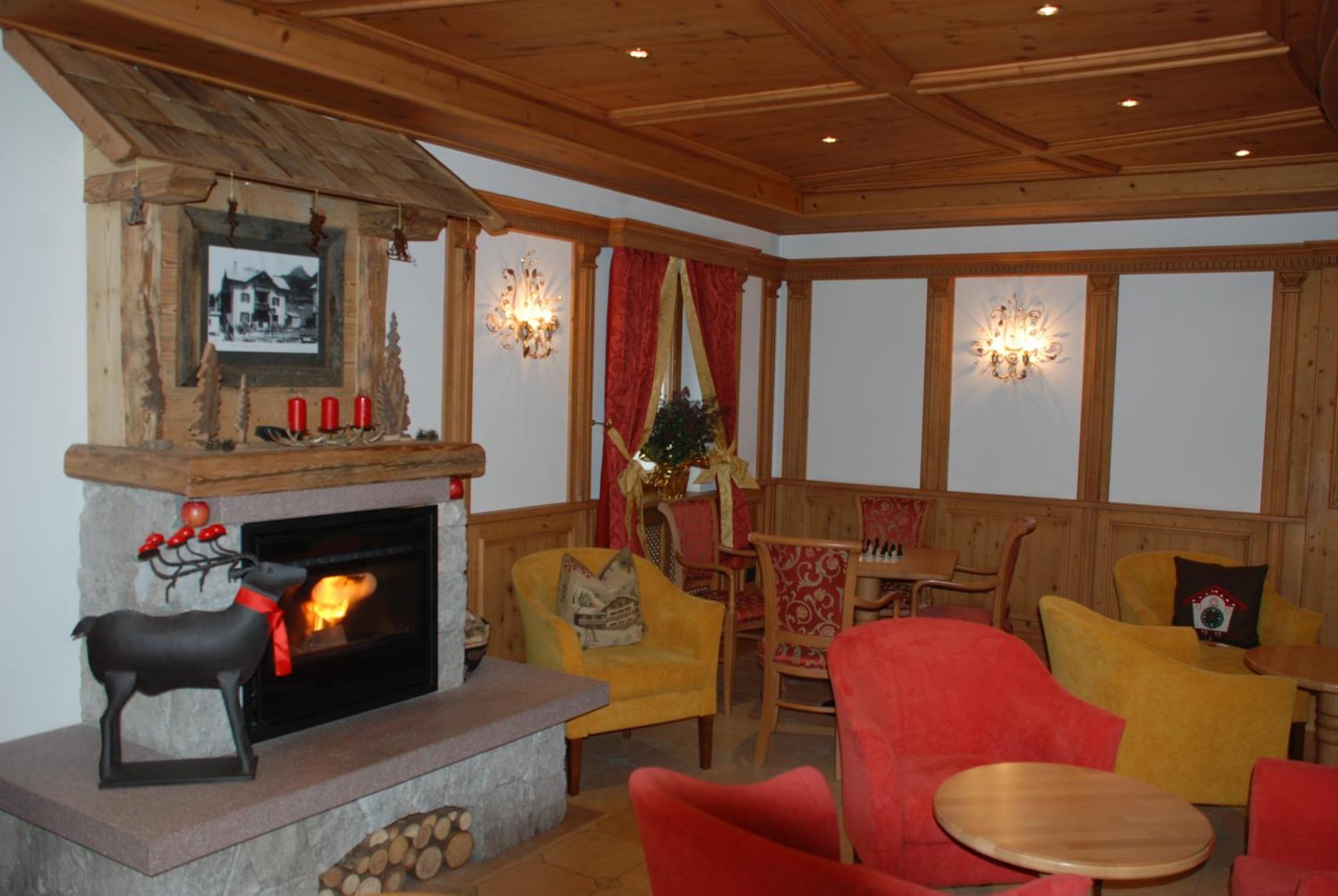 Hotel Flora Selva di Val Gardena Exterior foto